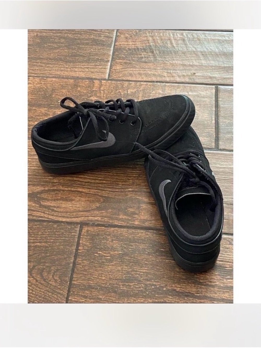 Nike Men's Black Low-Top Suede Sneakers